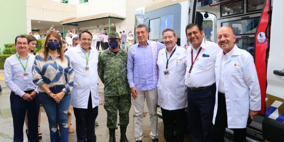 Rutilio Escandón atestigua Firma de Convenio para prestación de Servicios de Cardiología Intervencionista Hemodinamia