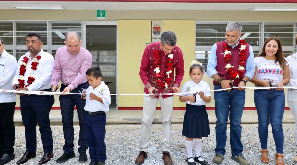 En Mezcalapa, Rutilio Escandón inauguró la reconstrucción de la Primaria República de Argentina