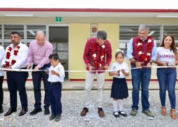 En Mezcalapa, Rutilio Escandón inauguró la reconstrucción de la Primaria República de Argentina