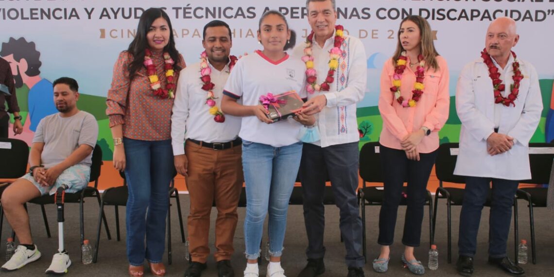 Entrega Rutilio Escandón ayudas técnicas e insumos para la prevención social de la violencia