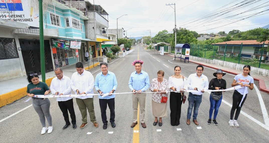 En Tuxtla Gutiérrez, Rutilio Escandón inauguró pavimentación y rehabilitación integral de vialidades