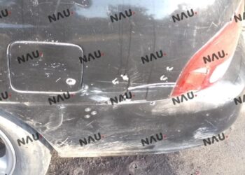 Le balearon su carro en la madruga