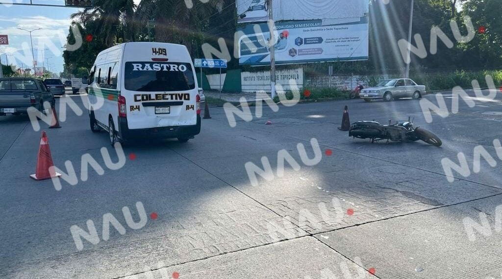 Motociclista lesionado al chocar contra una combi de pasaje