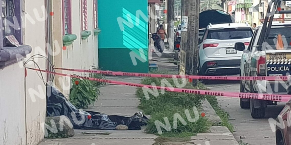 Muere indigente en la vía pública