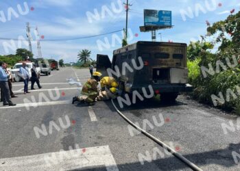 Se incendia camión de cometra