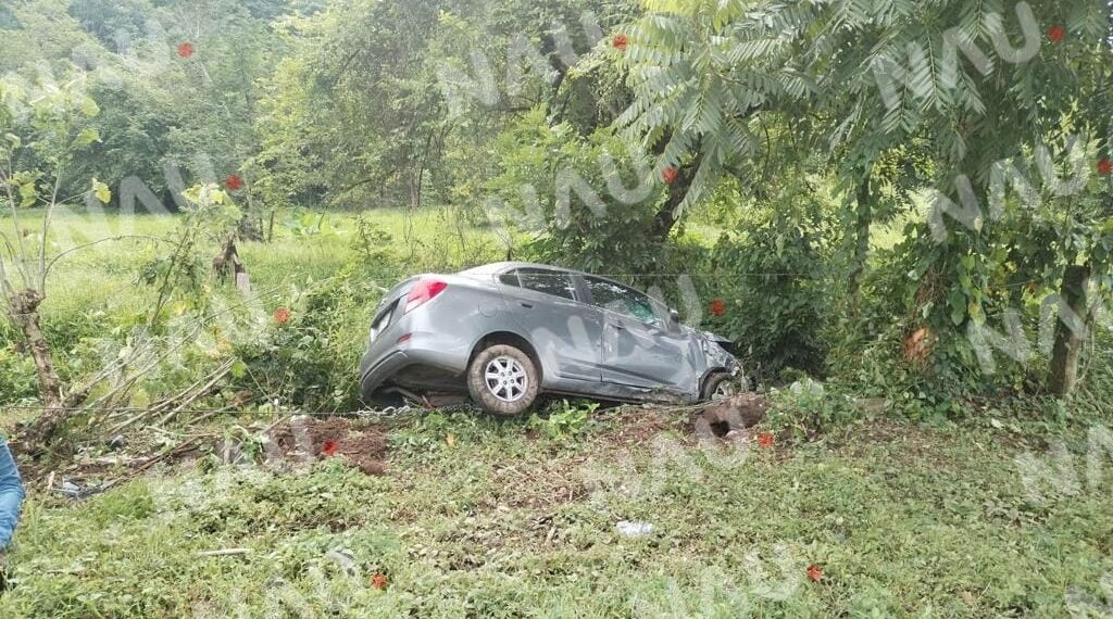 Se salió de la carretera y causó daños al alambrado de un rancho