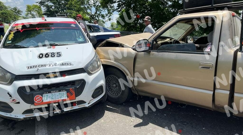 Taxi que transportaba 5 migrantes cubanos ocasiona accidente