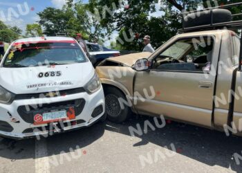 Taxi que transportaba 5 migrantes cubanos ocasiona accidente