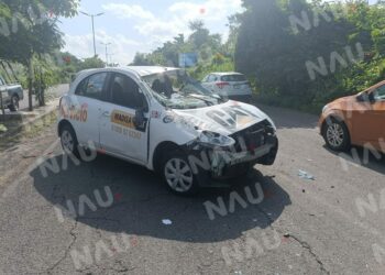 Volcadura deja una persona lesionada en la volcadura de su vehículo