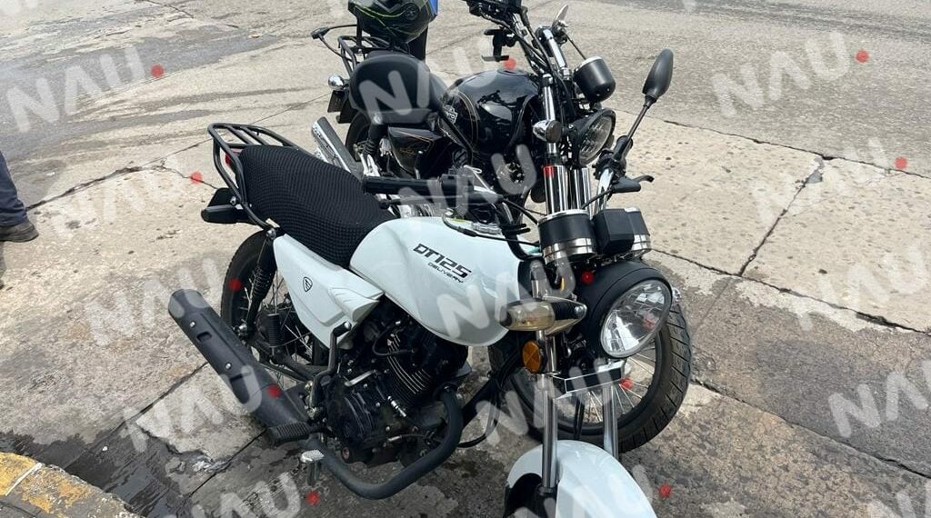 Chocan dos motociclistas en el boulevard Príncipe Akishino