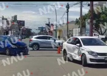 Chocan dos vehículos en la central norte y 19 oriente Poniente