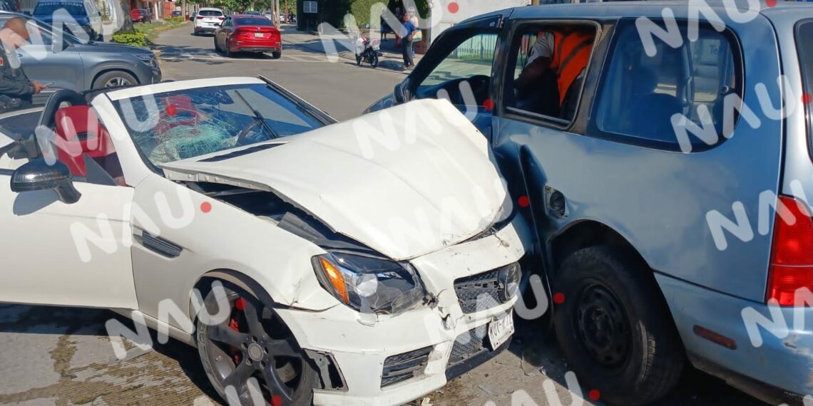 Choque de lujo deja una señora lesionada