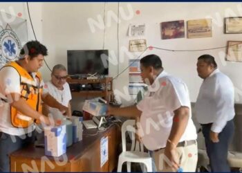 Entregan taxistas insumos de curación a grupo SAE