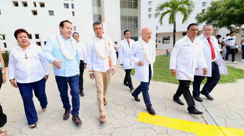 Inaugura Rutilio Escandón área de especialidad en hemodiálisis del Hospital General Bicentenario de Villaflores