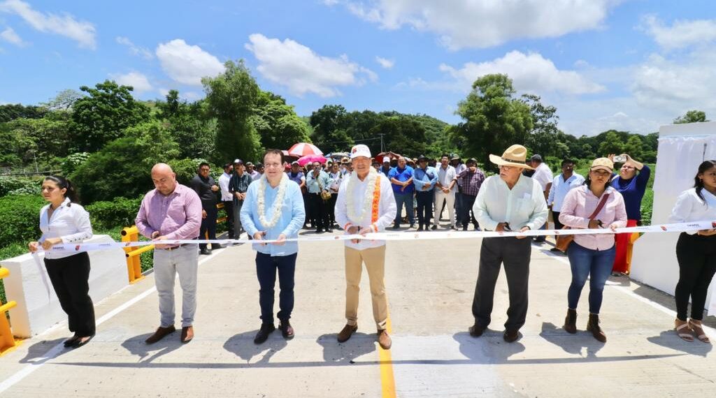 En Villaflores, Rutilio Escandón inaugura construcción de obras de infraestructura vial