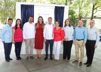 Felicita Rutilio Escandón a la comunidad cobachense por cumplir 45 años de servir al pueblo