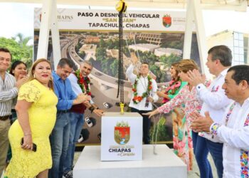 En Tapachula, Rutilio Escandón coloca primera piedra del Paso a Desnivel Vehicular San Juan