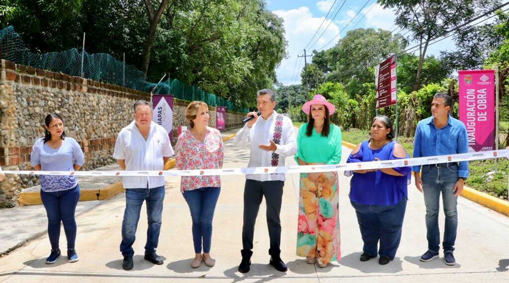 Rutilio Escandón inaugura pavimentación del camino a “Loma Linda”, en Tapachula