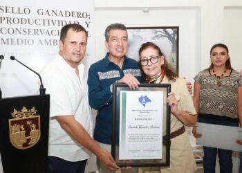 Atestigua Rutilio Escandón presentación del Sello Ganadero ECOGAN Chiapas