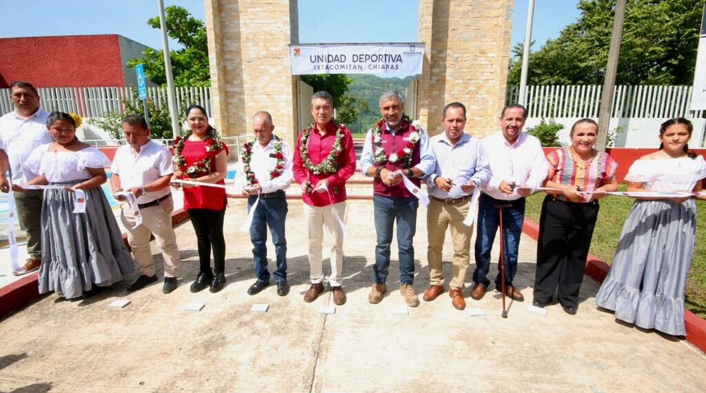 Inaugura Rutilio Escandón rehabilitación integral de la Unidad Deportiva de Ixtacomitán