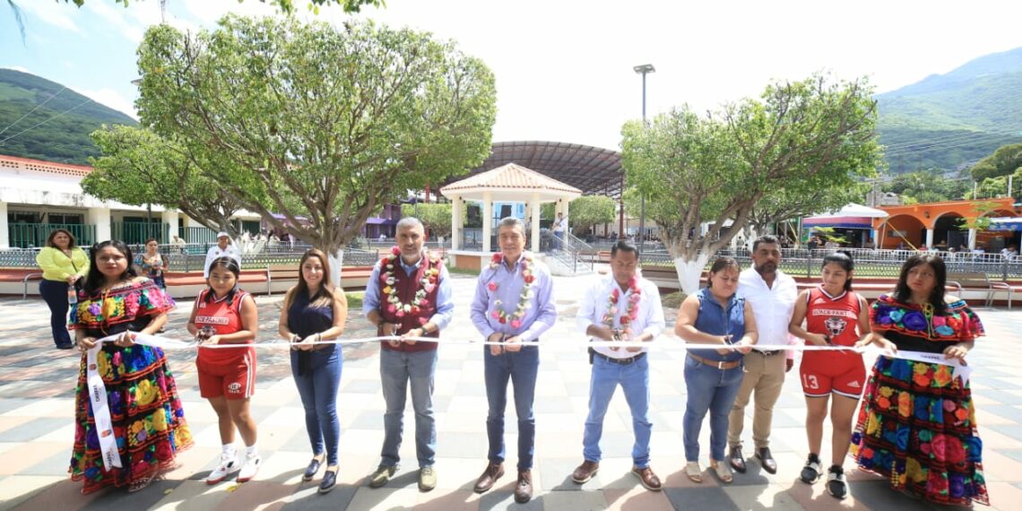 Rutilio Escandón beneficia a habitantes de Chicoasén con la inauguración del Parque Central