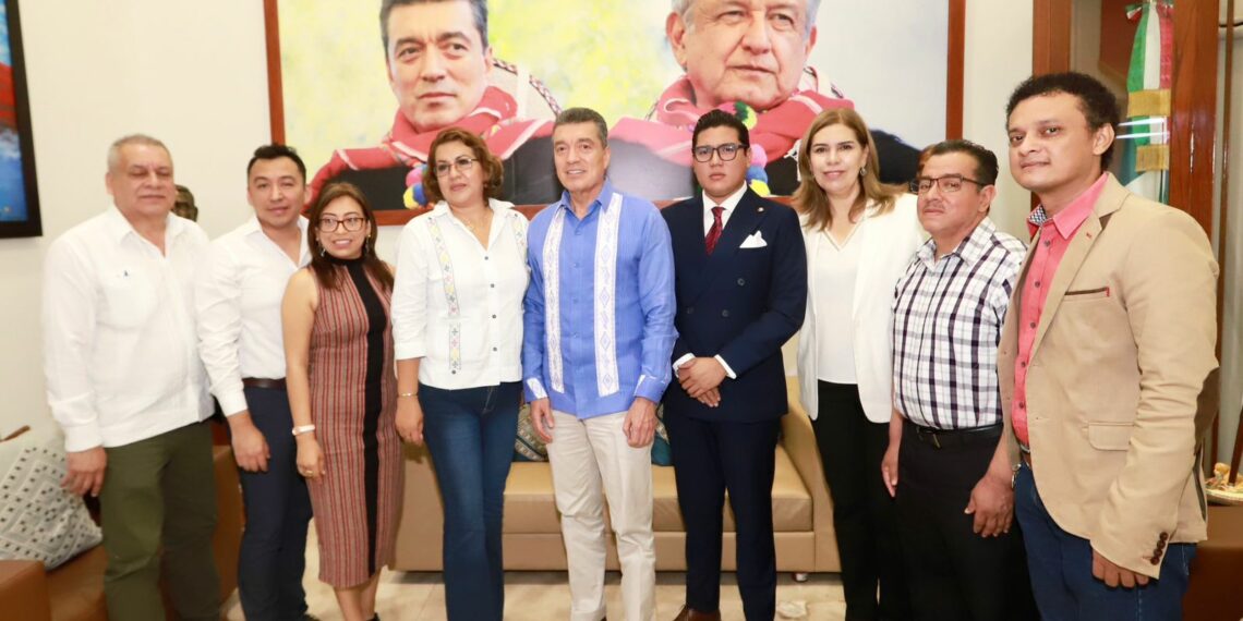 Rutilio Escandón se reúne con docentes innovadores y evaluadores de los nuevos libros de texto gratuitos