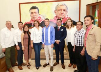 Rutilio Escandón se reúne con docentes innovadores y evaluadores de los nuevos libros de texto gratuitos