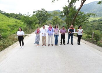 En Berriozábal, Rutilio Escandón inaugura la pavimentación de la entrada a la localidad Las Maravillas