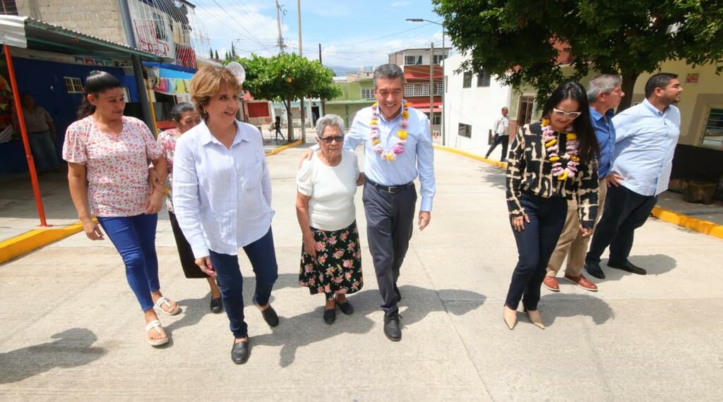 Inaugura Rutilio Escandón calles en la colonia Calvarium de Tuxtla Gutiérrez