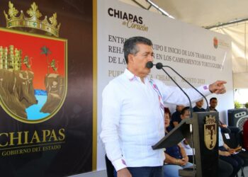 Rutilio Escandón entrega equipamiento e inicia rehabilitación en campamentos tortugueros de la Semahn