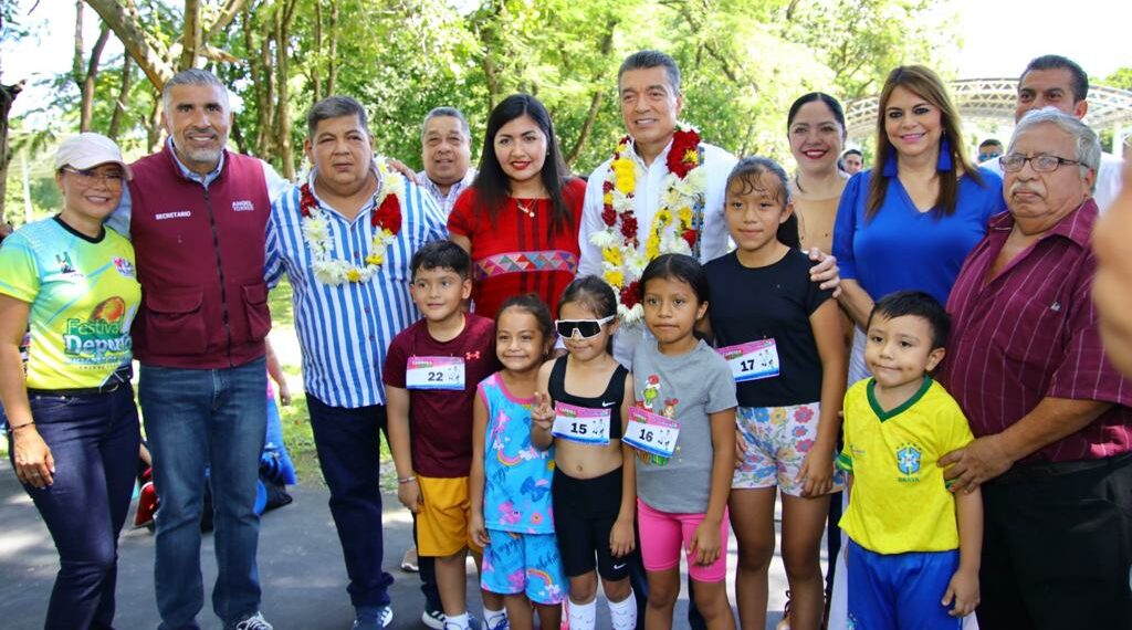 En Huixtla, Rutilio Escandón inaugura Unidad Deportiva y entrega escrituras a familias de la colonia “Chiapas de Corazón”
