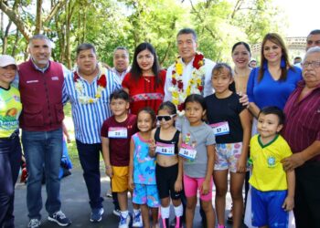 En Huixtla, Rutilio Escandón inaugura Unidad Deportiva y entrega escrituras a familias de la colonia “Chiapas de Corazón”