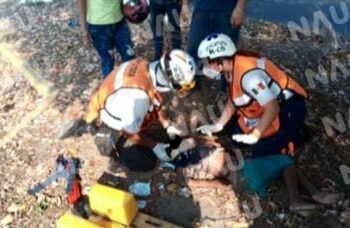 Los niños exponen su vida al pedir una moneda en los semáforos