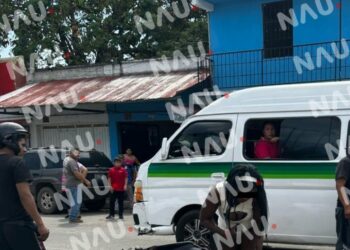 Migrante se queda sin dedo al chocar contra una combi de pasaje