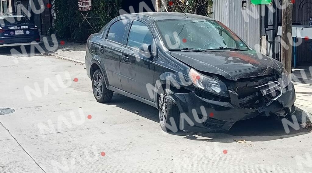 Un vehículo con huellas de choque fue abandonado en el fraccionamiento Los laureles 2