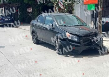 Un vehículo con huellas de choque fue abandonado en el fraccionamiento Los laureles 2