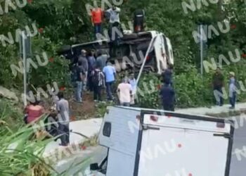 10 Lesionados deja volcadura de combi de pasaje de la empresa San Francisco