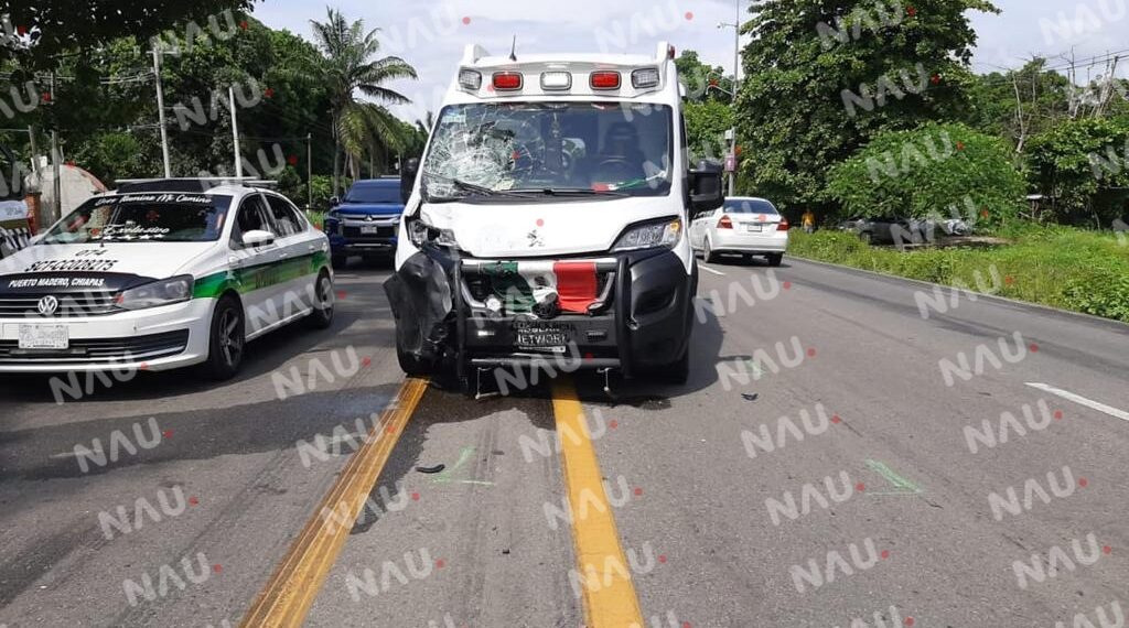 Una ambulancia de PC de Motozintla, impacta a motociclista en la carretera Tapachula – Puerto Madero