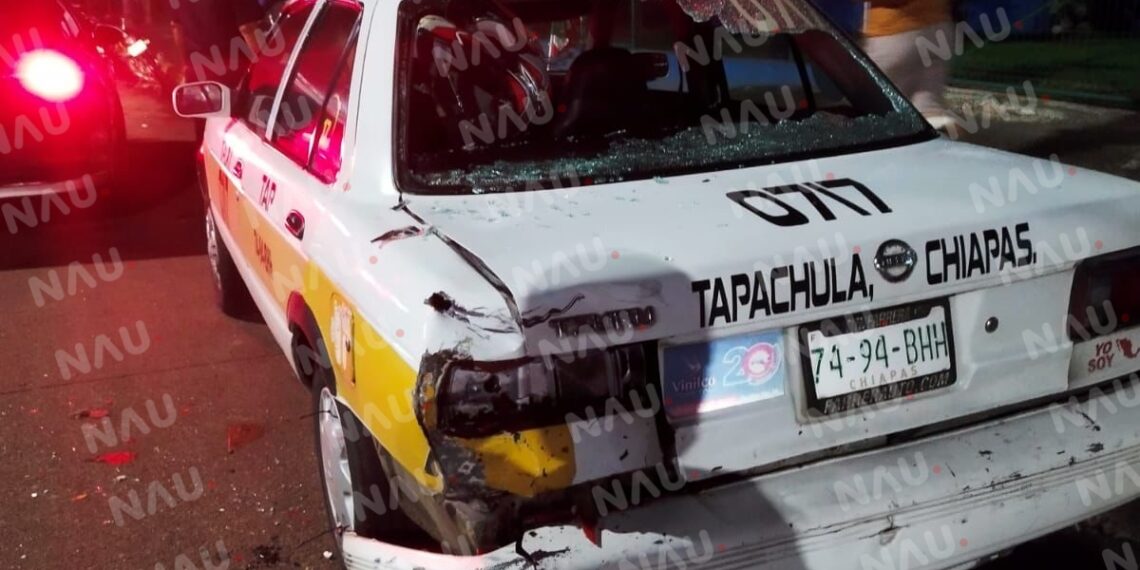 Motociclista lesionado al chocar por alcance contra taxi