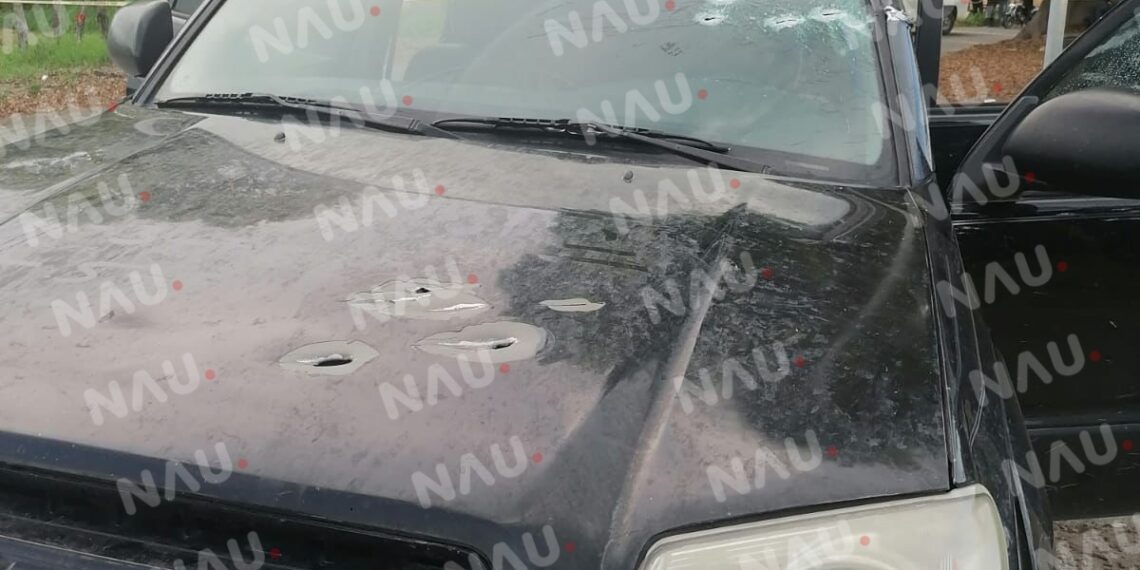 Se enfrentan presuntos traficantes de humanos contra motociclista