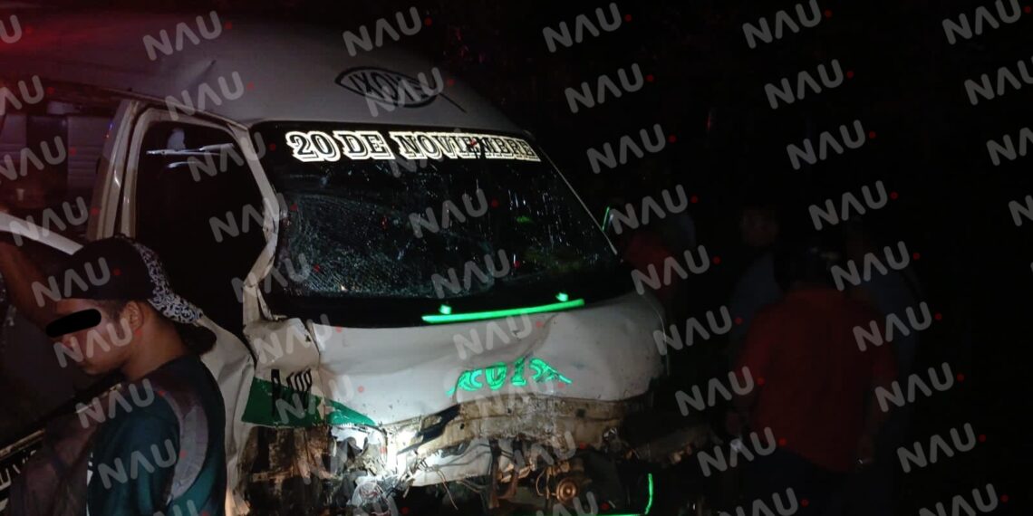 Choque de colectiva y camioneta deja 14 heridos