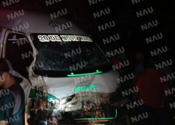 Choque de colectiva y camioneta deja 14 heridos