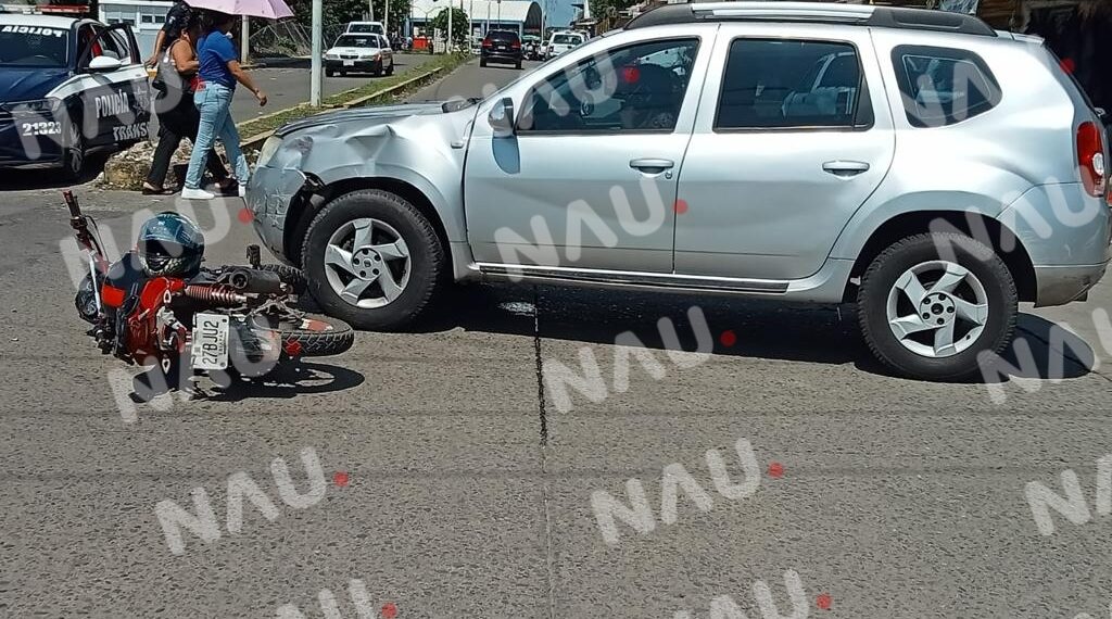 Solo daños deja accidente en el boulevard Akishino