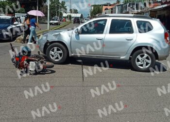 Solo daños deja accidente en el boulevard Akishino