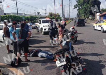 Choque de carro y motocicleta deja un lesionado