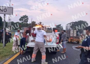 Dos personas que viajaban en motocicleta resultaron con lesiones