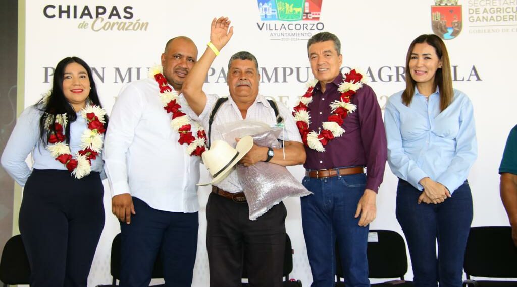 Encabeza Rutilio Escandón entrega de insumos agrícolas para la siembra de frijol en Villa Corzo