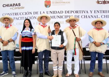 Inaugura Rutilio Escandón Unidad Deportiva del municipio de Chanal