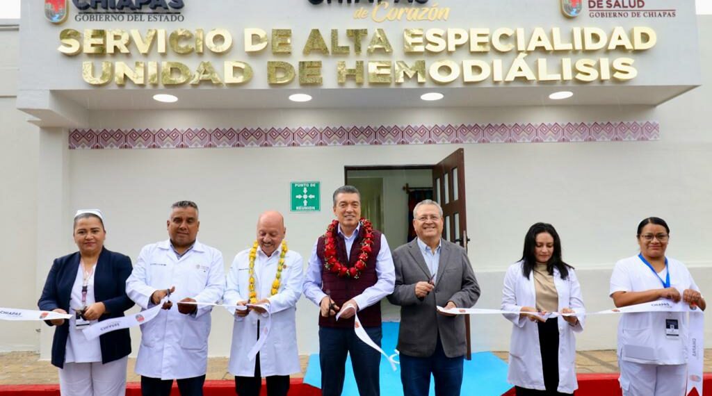 Rutilio Escandón inaugura el Servicio de Hemodiálisis en el Hospital de la Mujer, en San Cristóbal