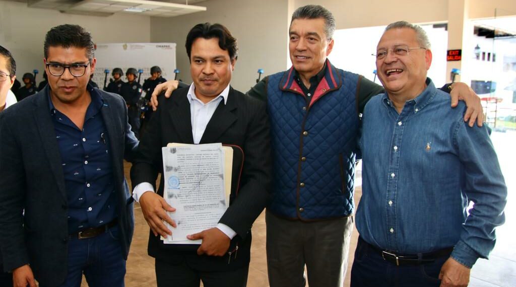 Rutilio Escandón entrega escrituras a familias de San Cristóbal, Comitán, Pichucalco, Reforma y Tuxtla